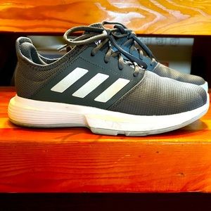 Adidas Women’s Gamecourt Tennis Shoe, Grey/Silver Metallic/Purple Tint. Size 7